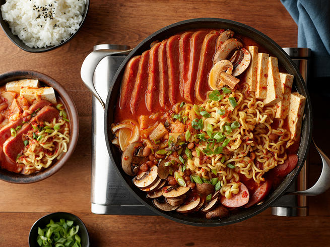 https://www.spam-uk.com/recipe/spam-classic-budae-jjigae-army-stew/